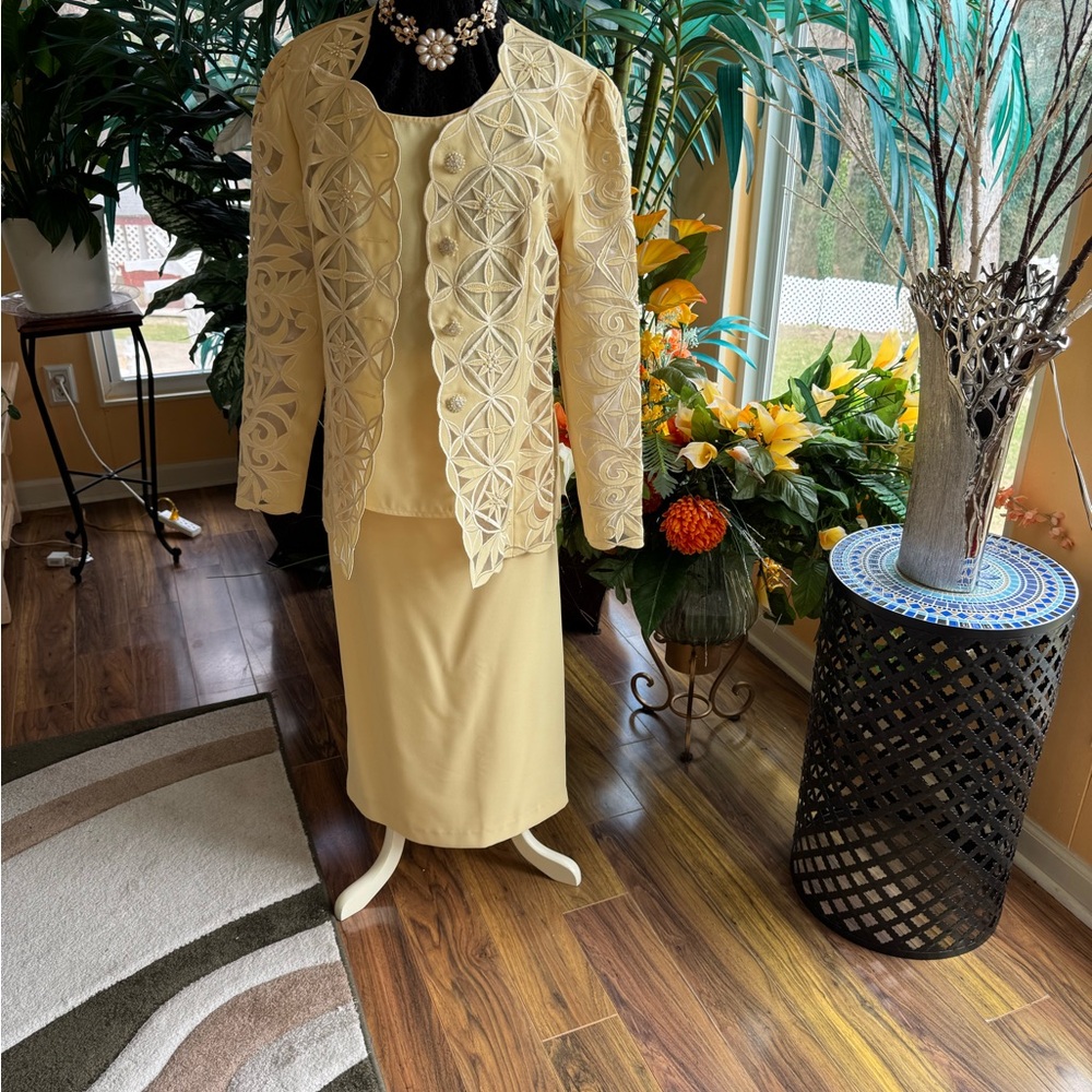 Night Studio Coutour Ladies 3 pc suit size14
